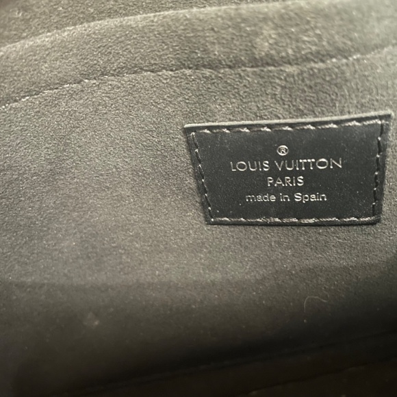 Louis Vuitton Neverfull Wristlet - Picture 5 of 7